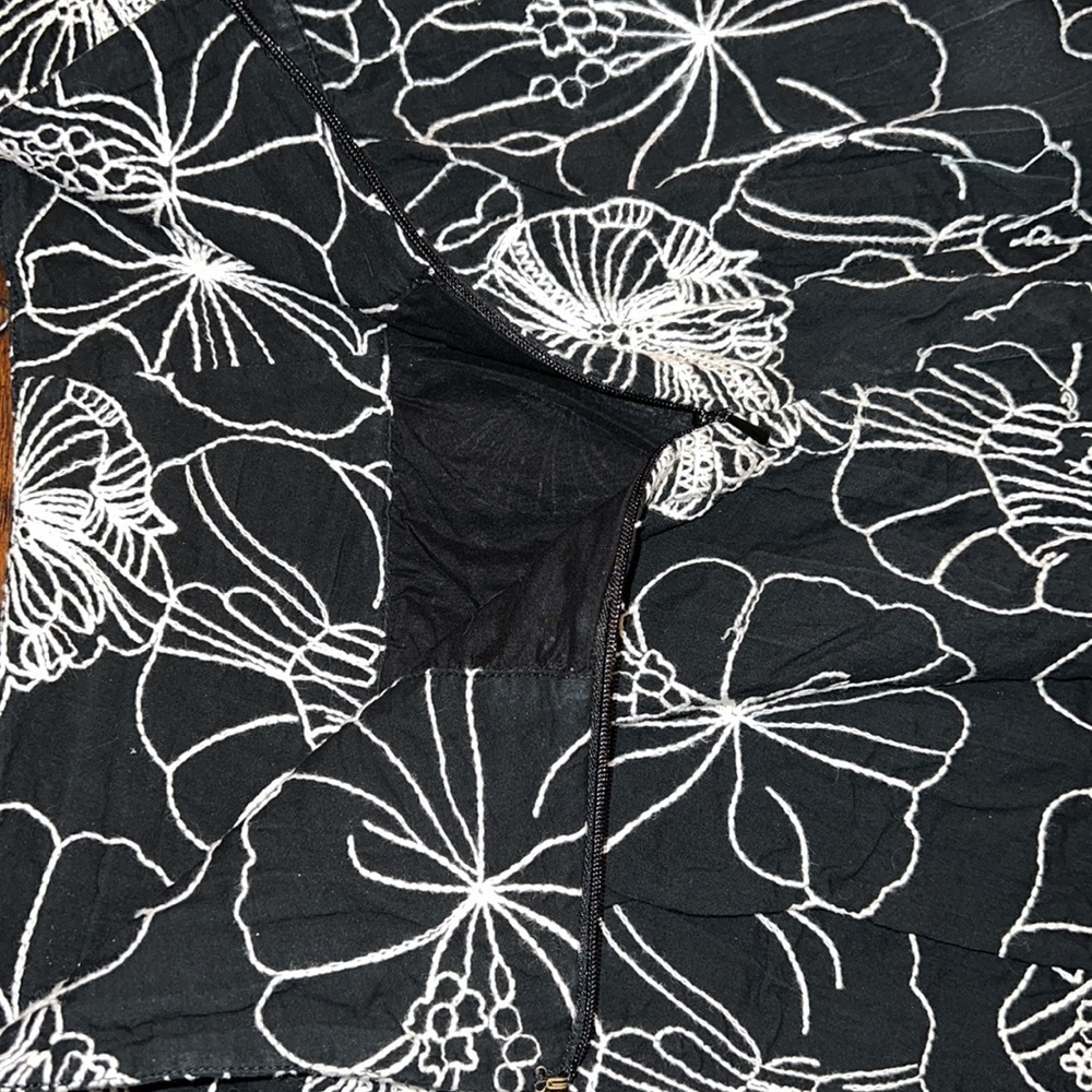 Chico's Women Black White Embroidered Floral A Line Skirt Size 2 - Picture 4 of 6